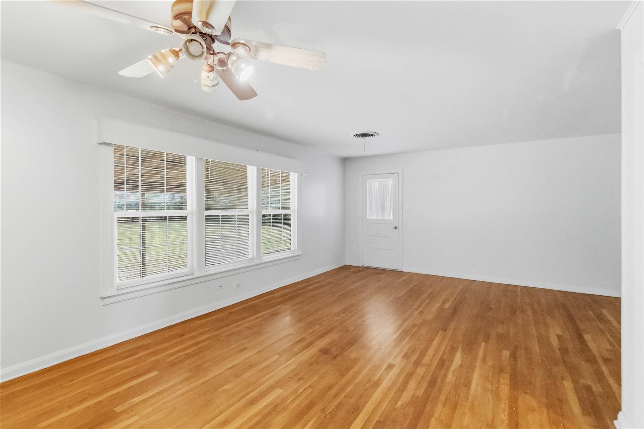 709 Tiger LN — photo 4