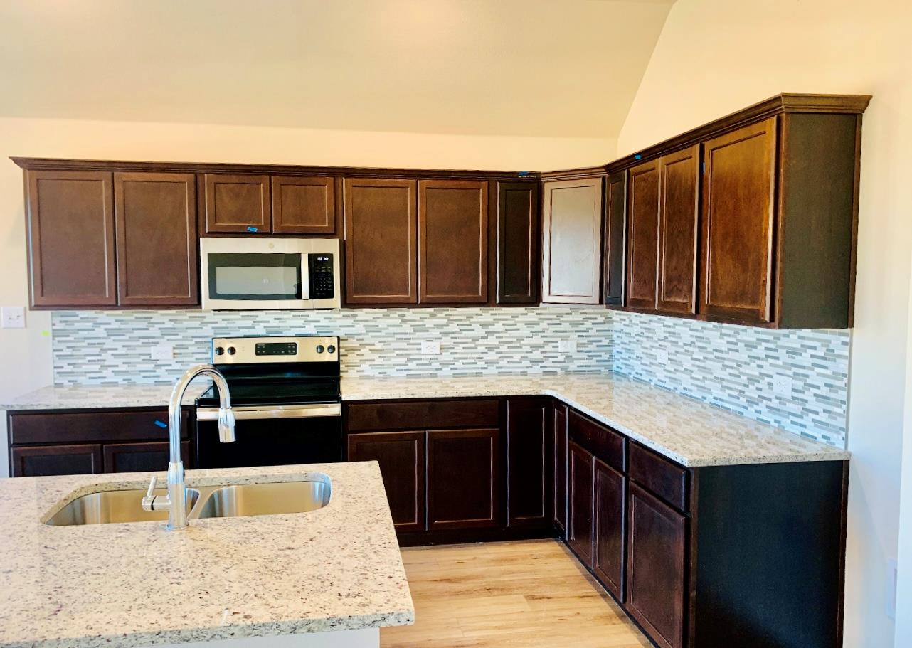 808 Fallbrook DR — photo 3