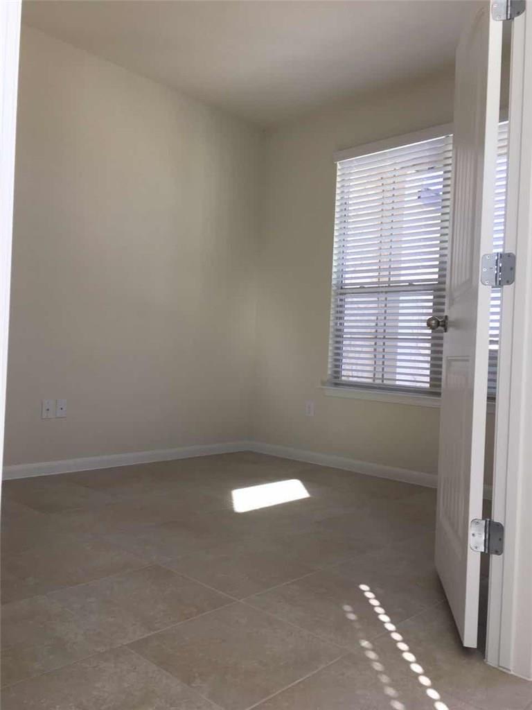 5708 SCENIC LAKE DR — photo 4