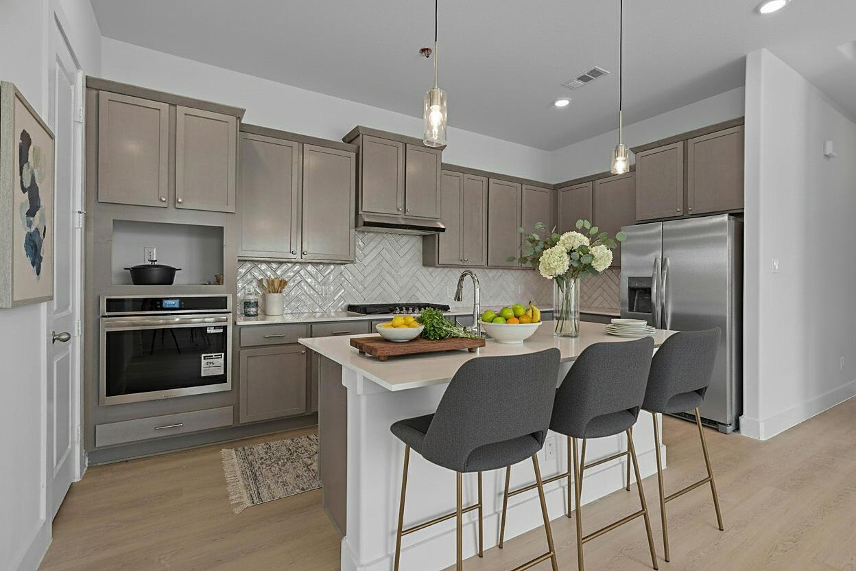 152 Hadleigh DR — photo 3