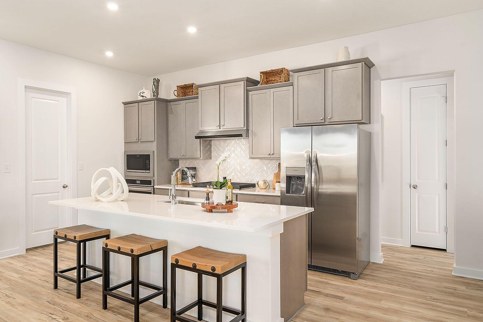 140 Hadleigh DR — photo 4