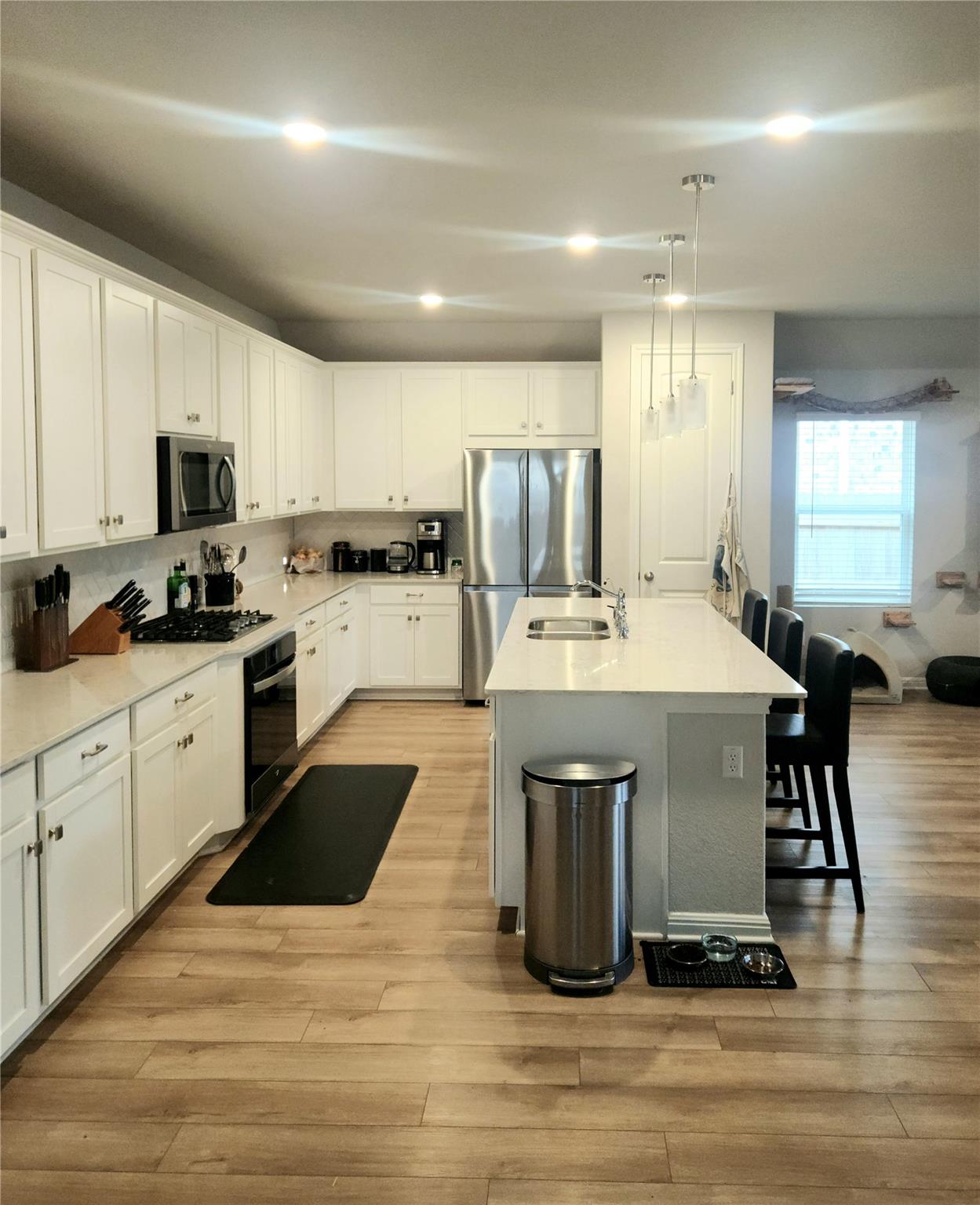180 Golden Gate LN — photo 3