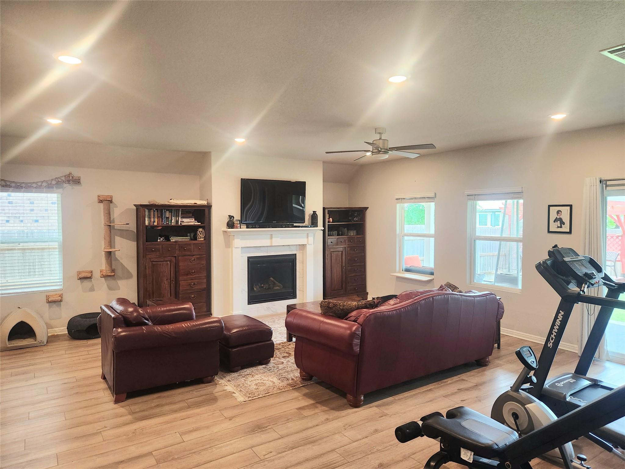 180 Golden Gate LN — photo 5