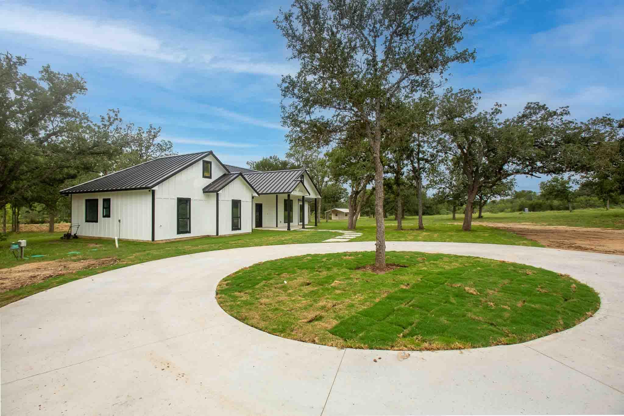 337 Smitty LN — photo 3