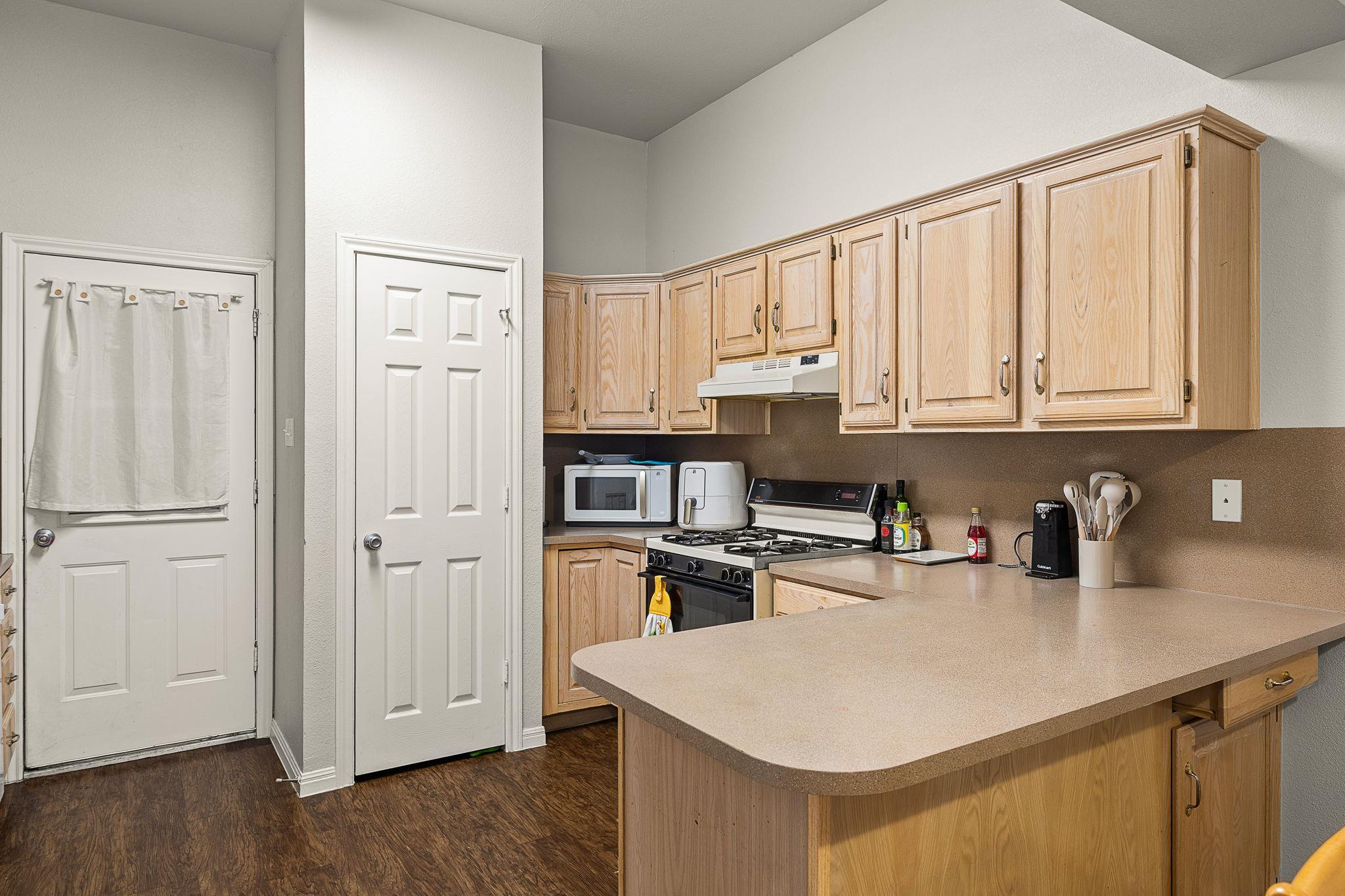 2910 Whisper Oaks LN — photo 5