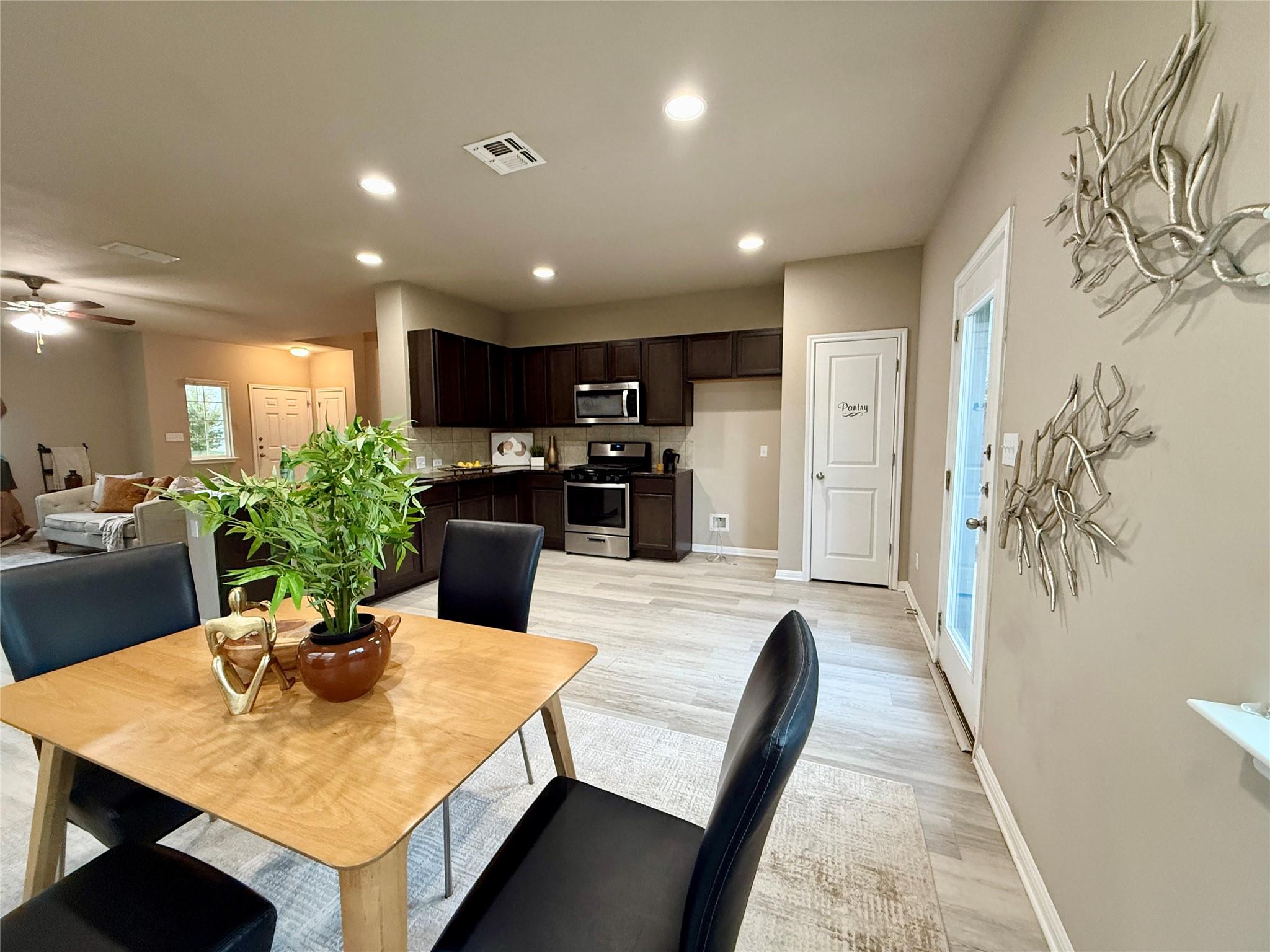 202 Mossycup DR — photo 5