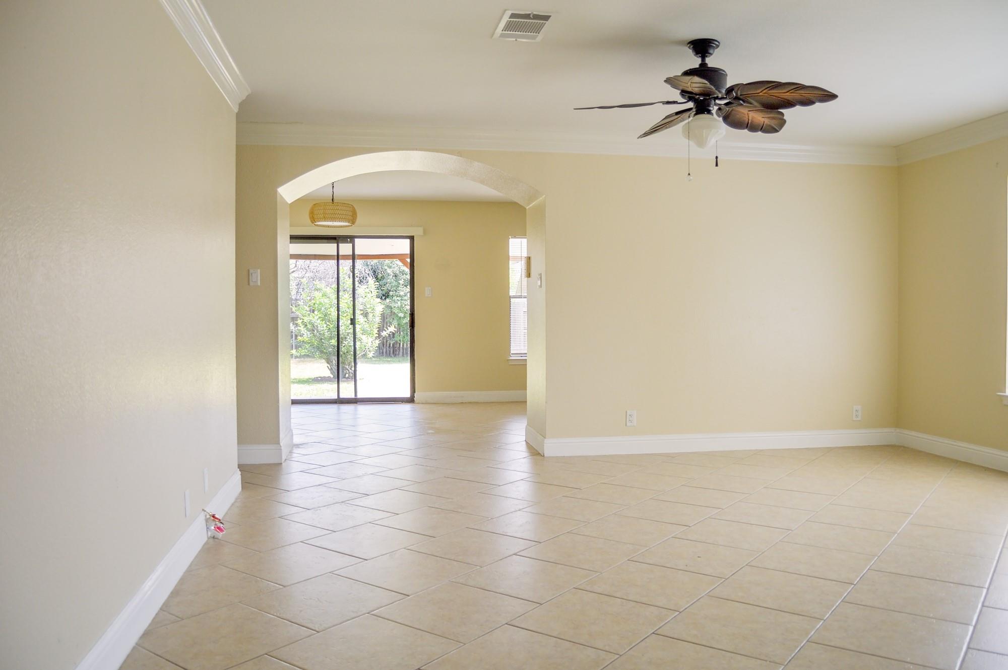 2909 Donnell DR — photo 4