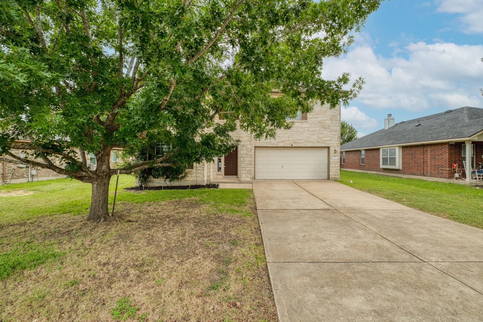 211 Hanstrom DR — photo 3