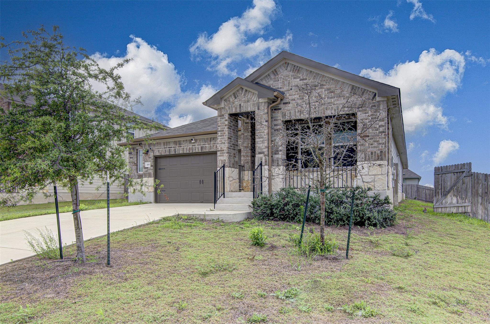 300 Bear Oak ST — photo 3