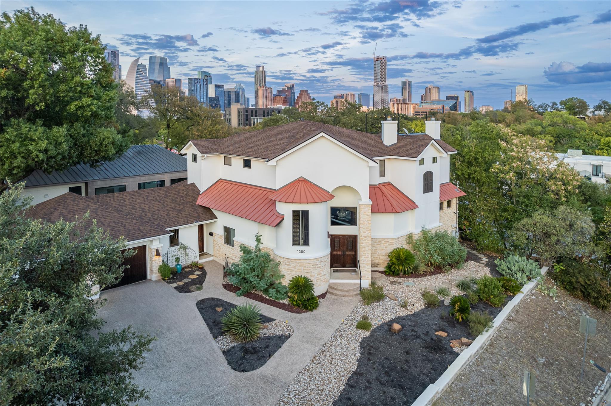 1300 Bluff ST — photo 3