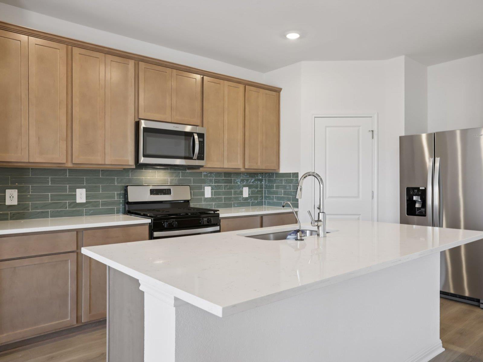 106 Pico ST — photo 3