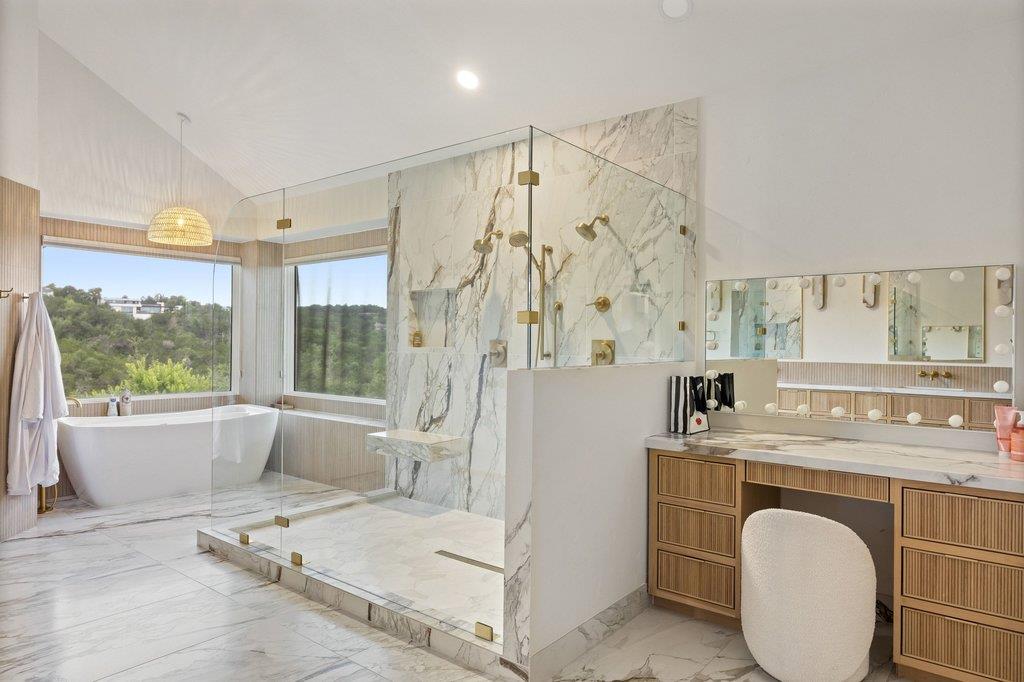 1421 Circle Ridge DR — photo 5