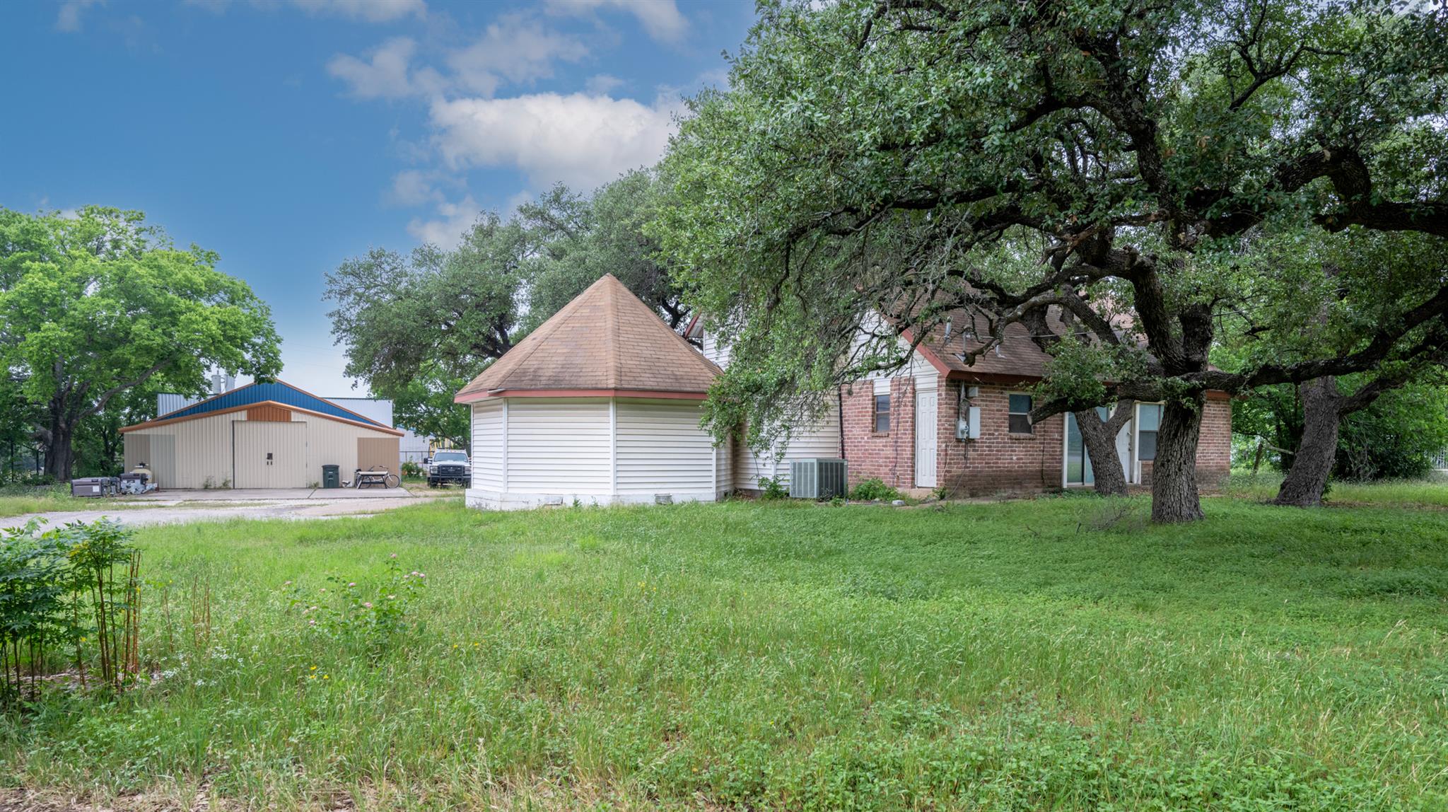 1107 Leander DR — photo 5