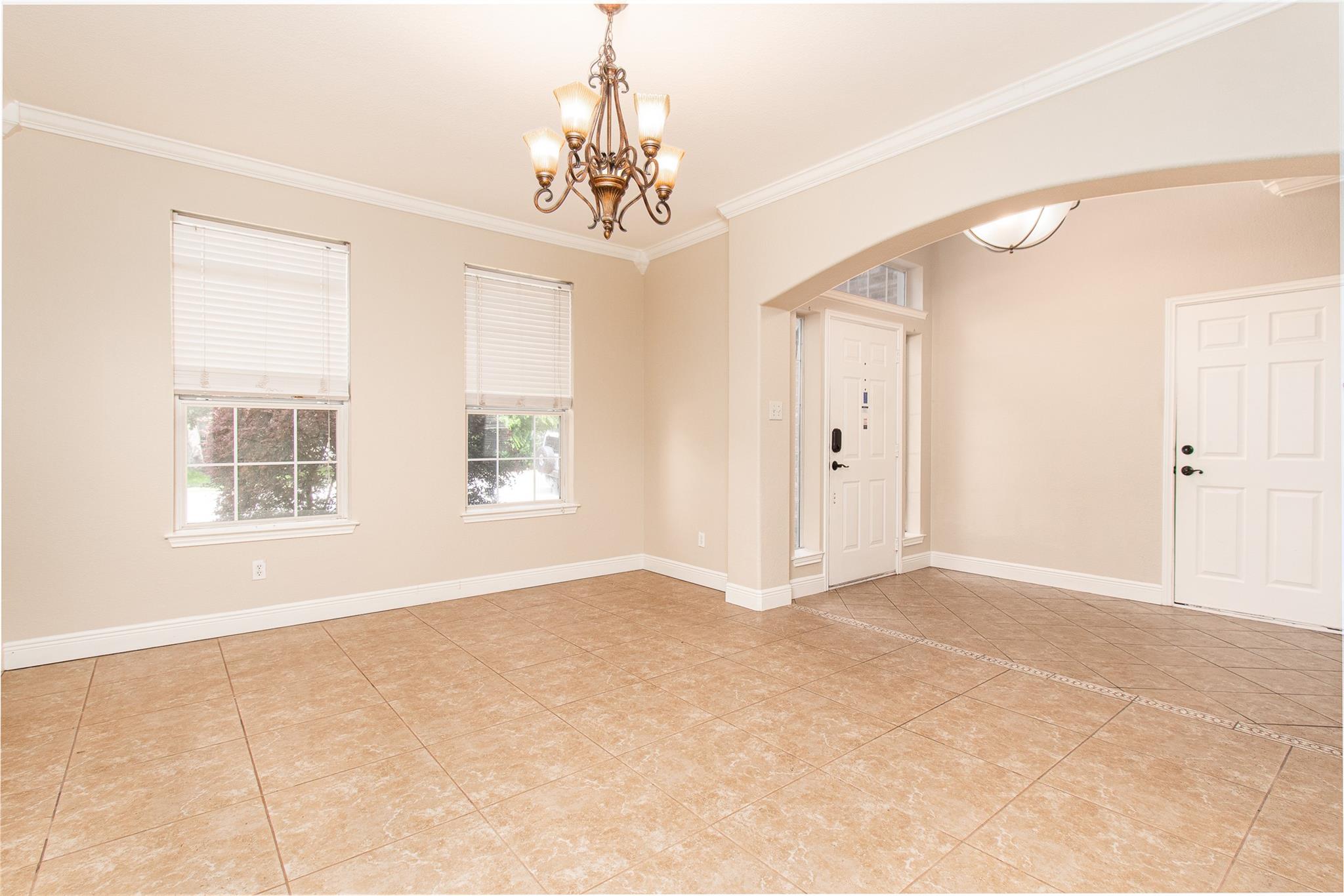 1705 Ascot LN — photo 3