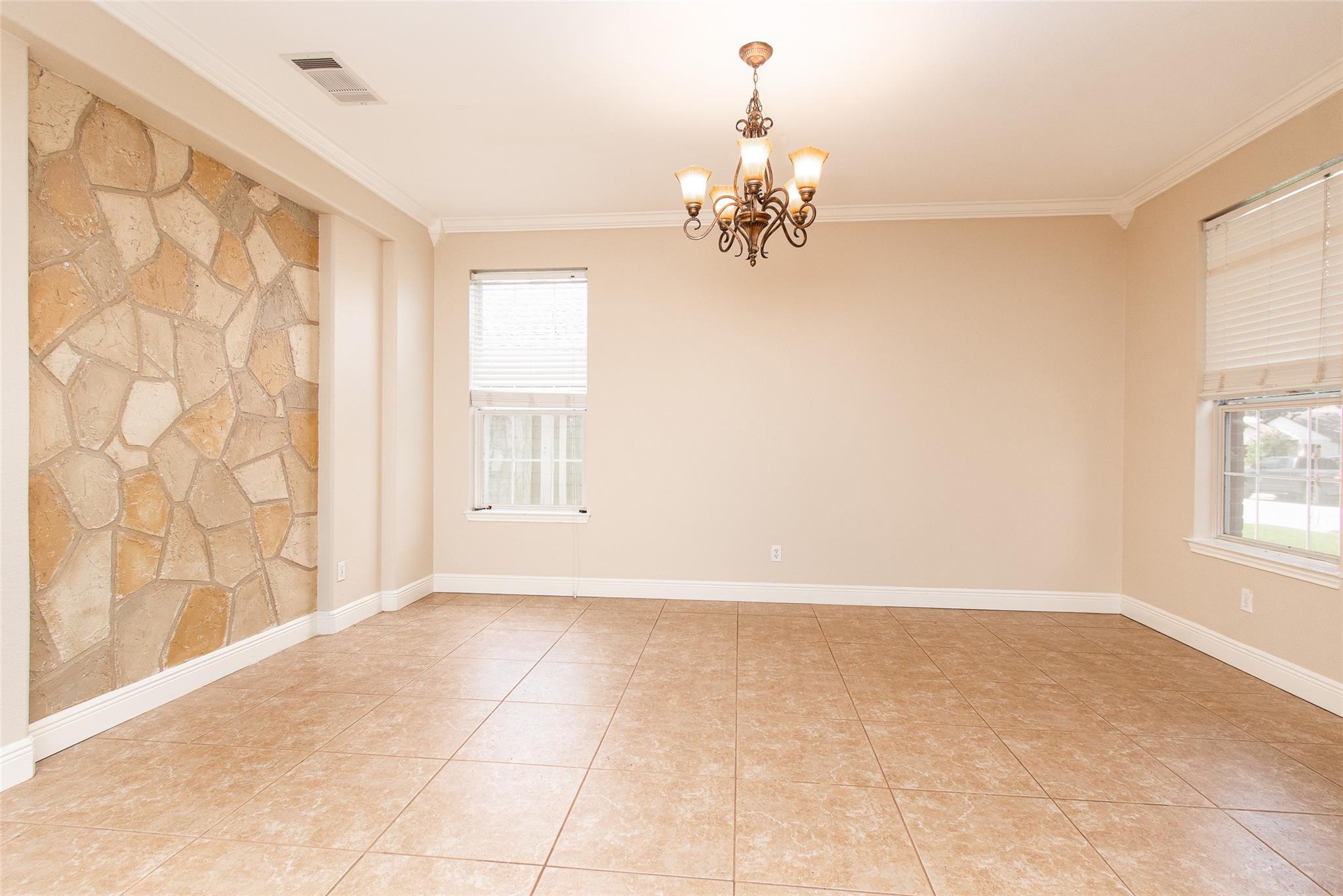 1705 Ascot LN — photo 4