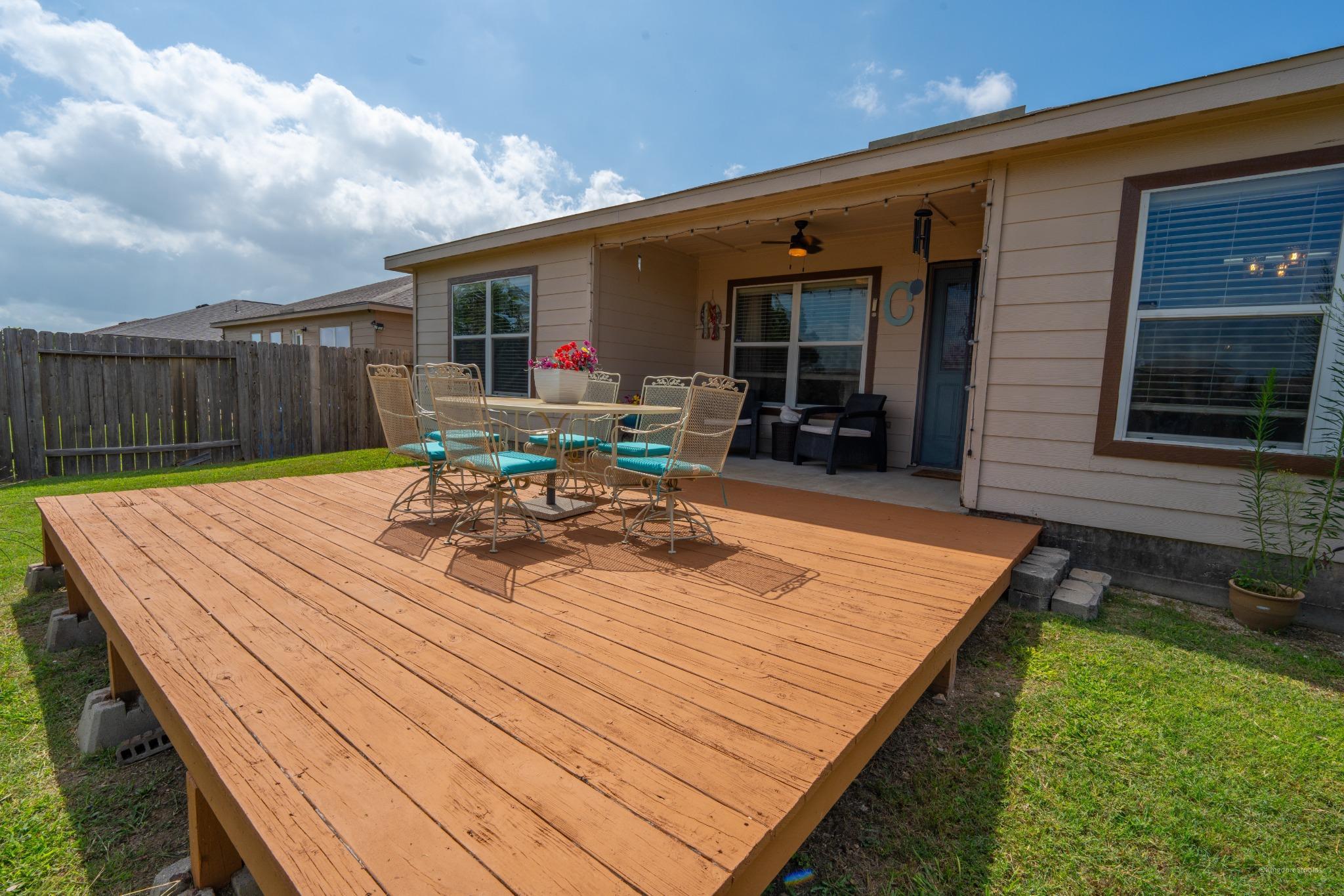 101 Hawkins LN — photo 3