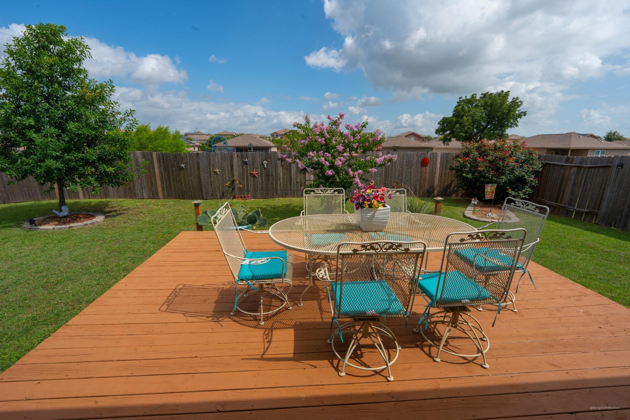101 Hawkins LN — photo 4