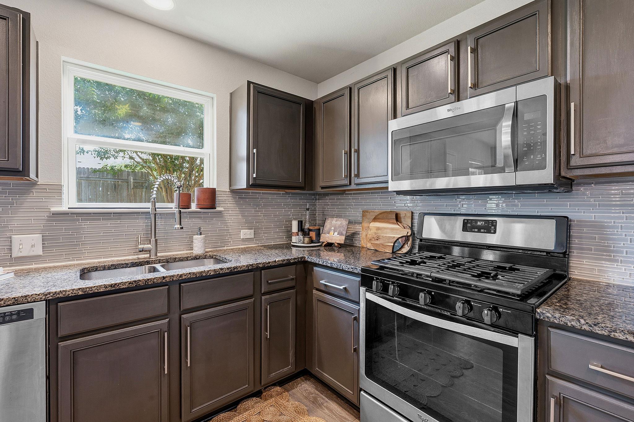 162 Friendship Oak DR — photo 3