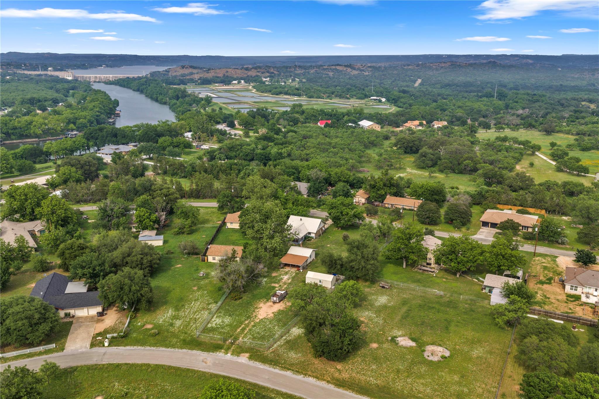 210 River Oaks DR — photo 4