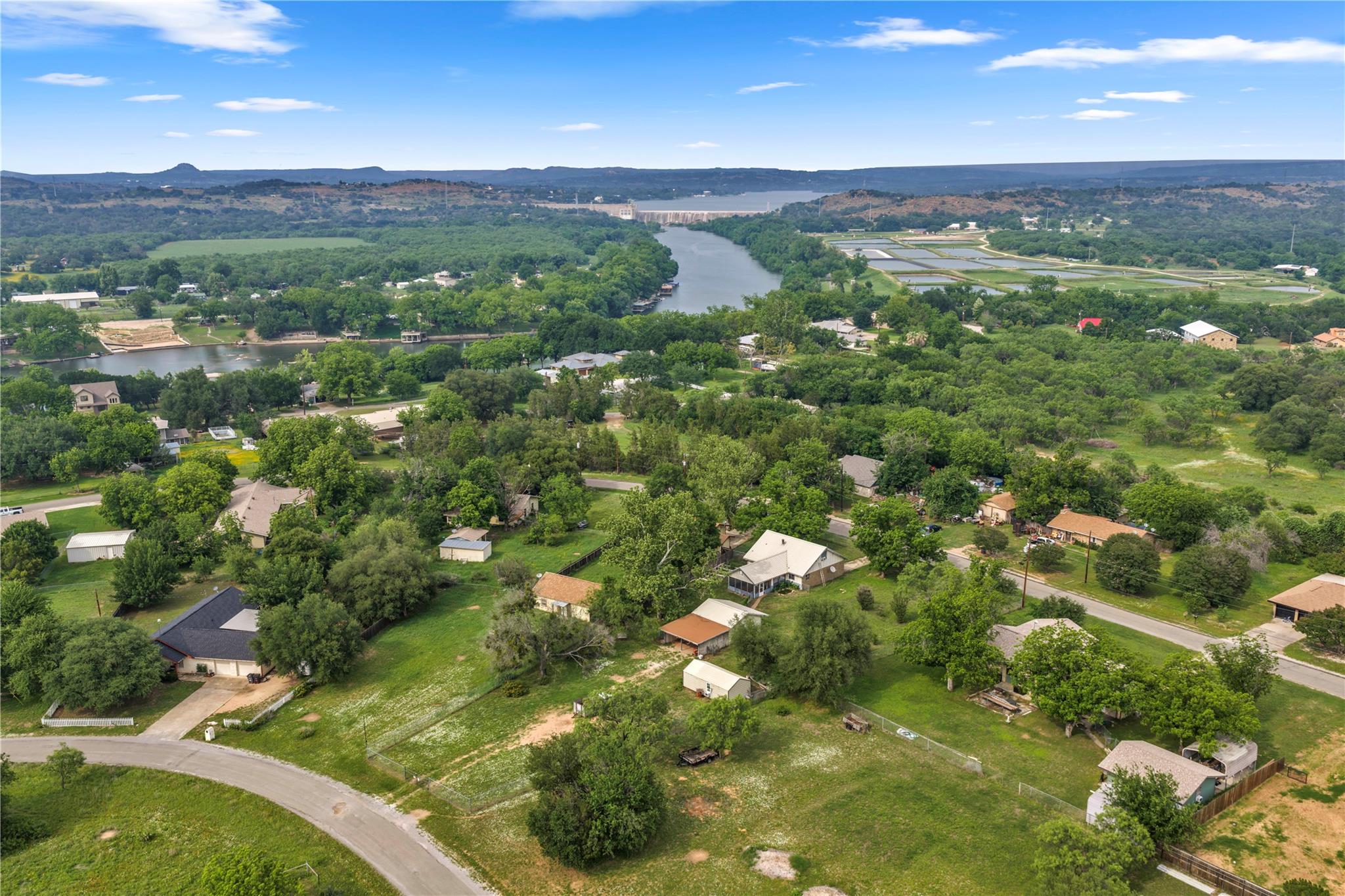 210 River Oaks DR — photo 5