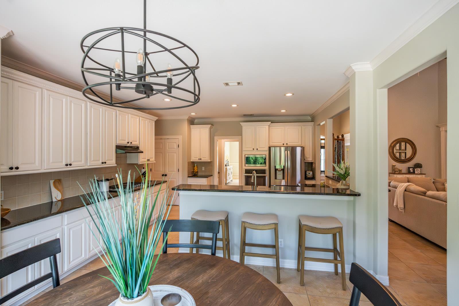 511 Broken Lance DR — photo 4