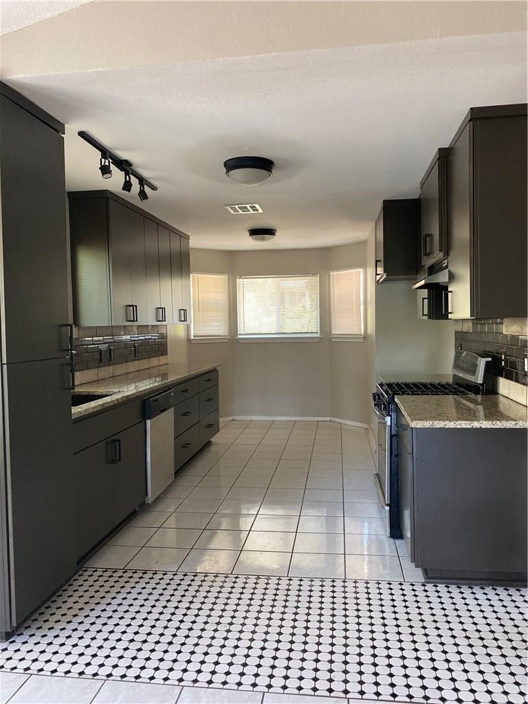 11915 Rosethorn DR — photo 5