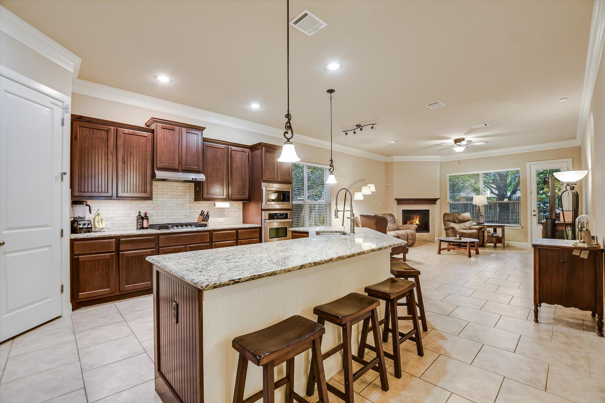 500 Victoria DR — photo 5