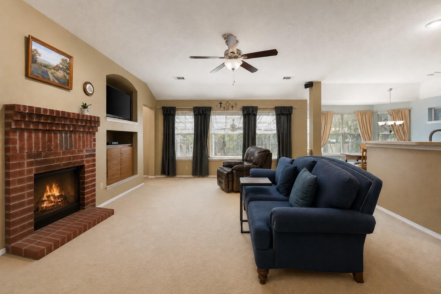 810 Hilltop DR — photo 3