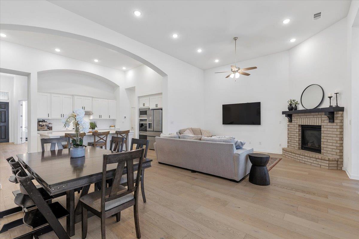 128 Lockhart DR — photo 3