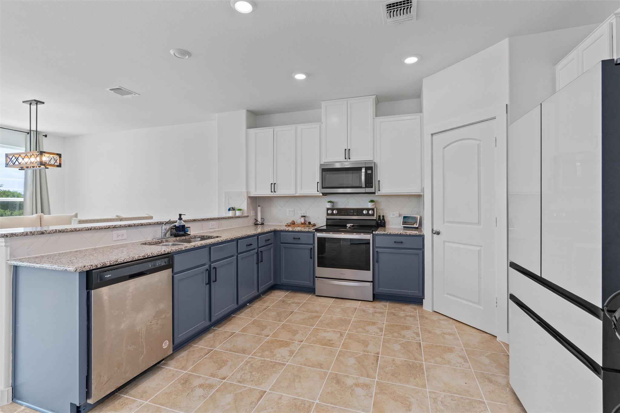 121 Passiflora DR — photo 5