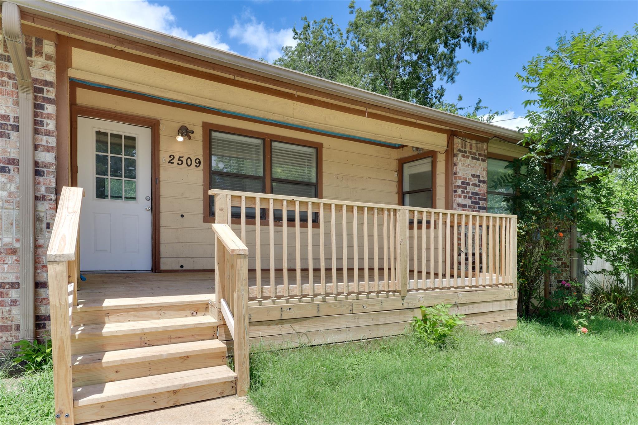 2509 Sumac LN — photo 3