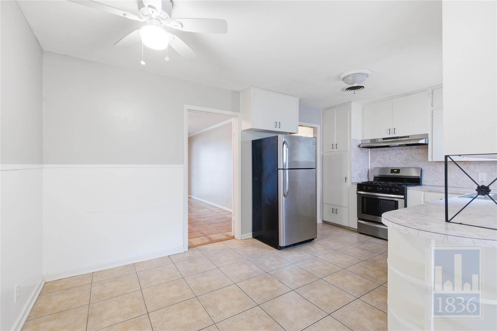 7604 Delafield LN — photo 5