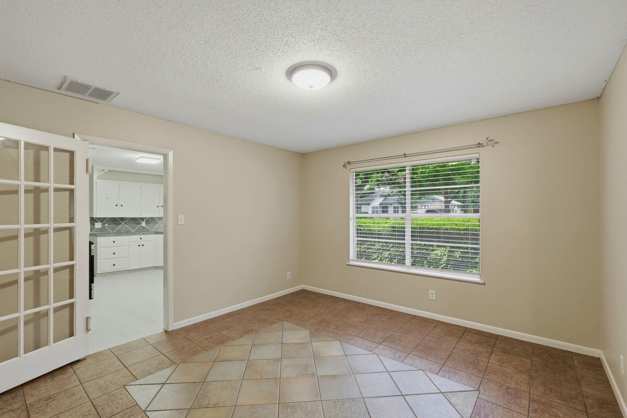 208 N Cedar ST — photo 4