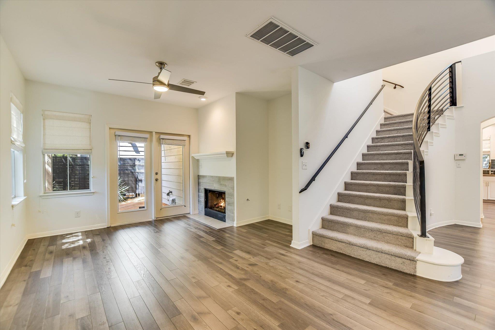 1011 Brodie ST #8 — photo 4