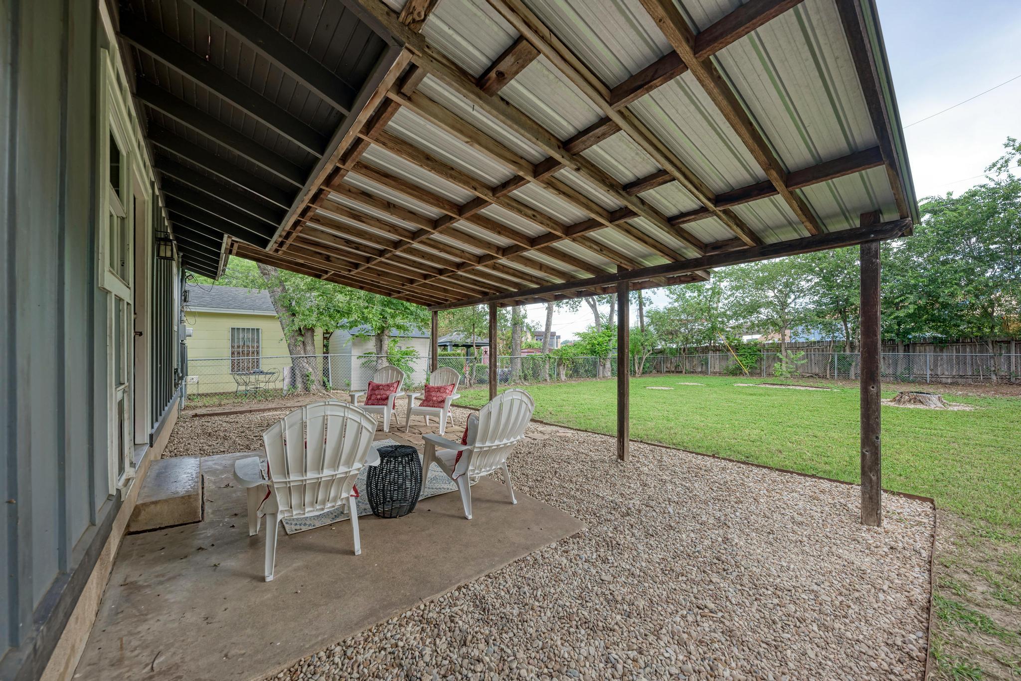 1500 Fairfield DR — photo 5