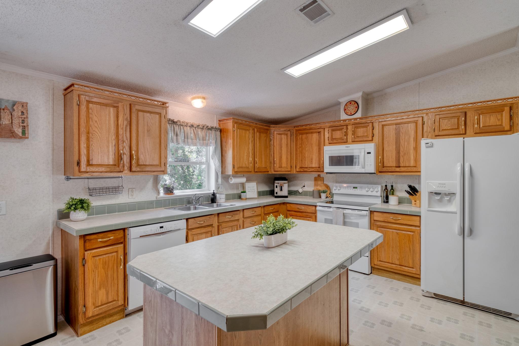229 Green Mountain DR — photo 3