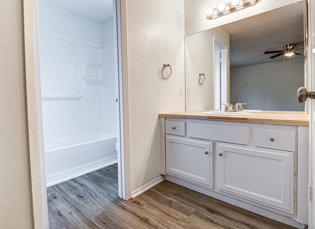 10105 Woodland Village DR — photo 4