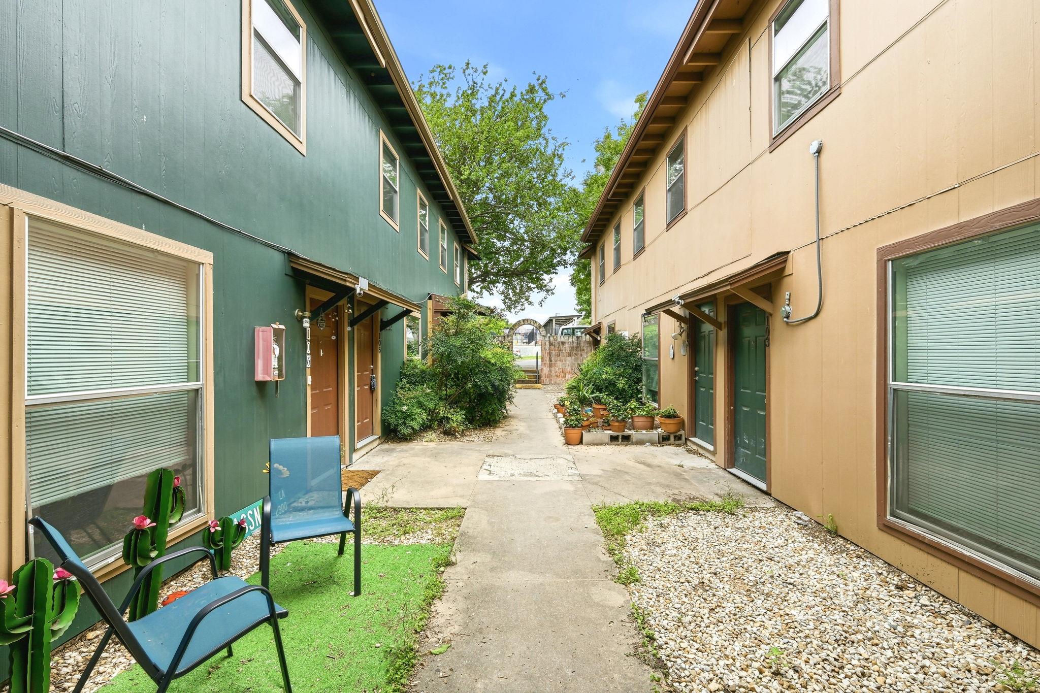 2319 Greenfield PKWY #103 — photo 3