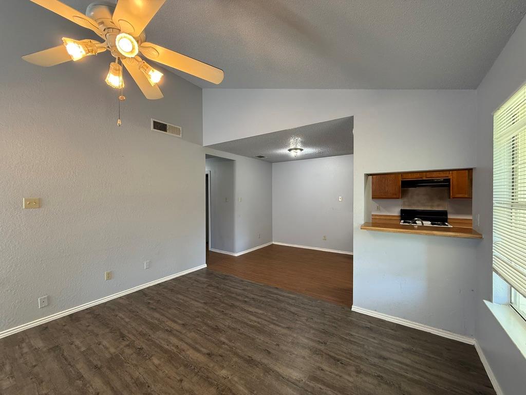 1200 Orchard Park CIR — photo 4