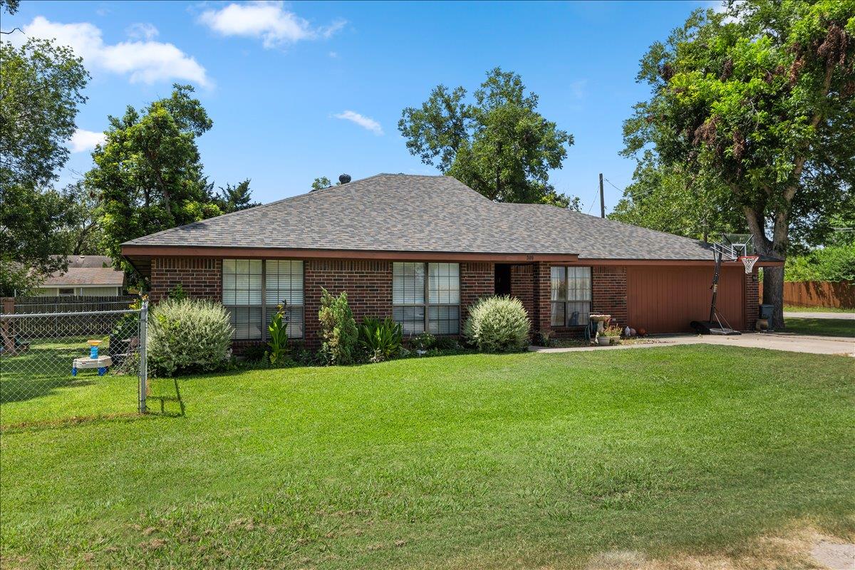 309 Moerbe DR — photo 3