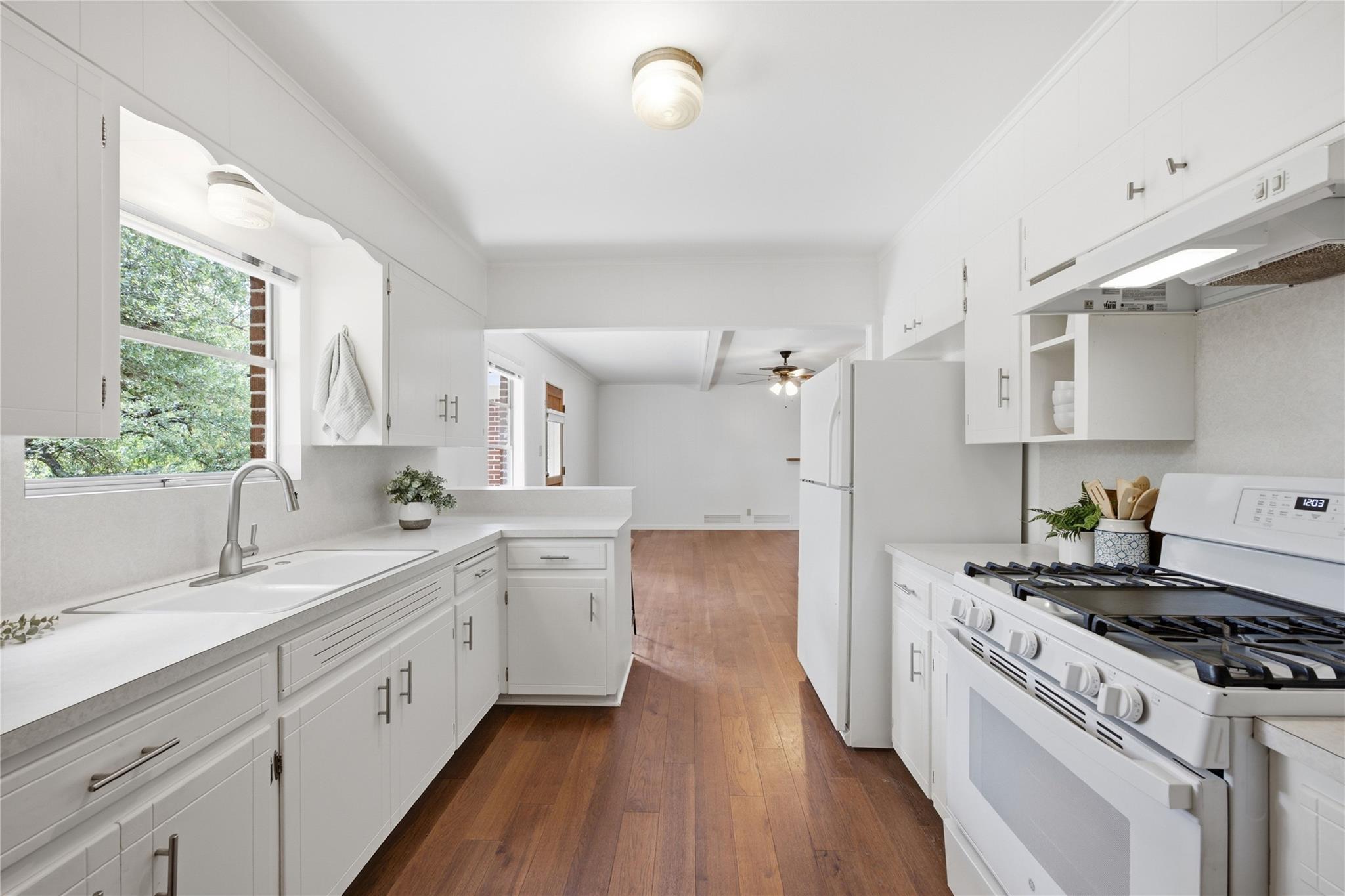 11605 Oaks DR — photo 4