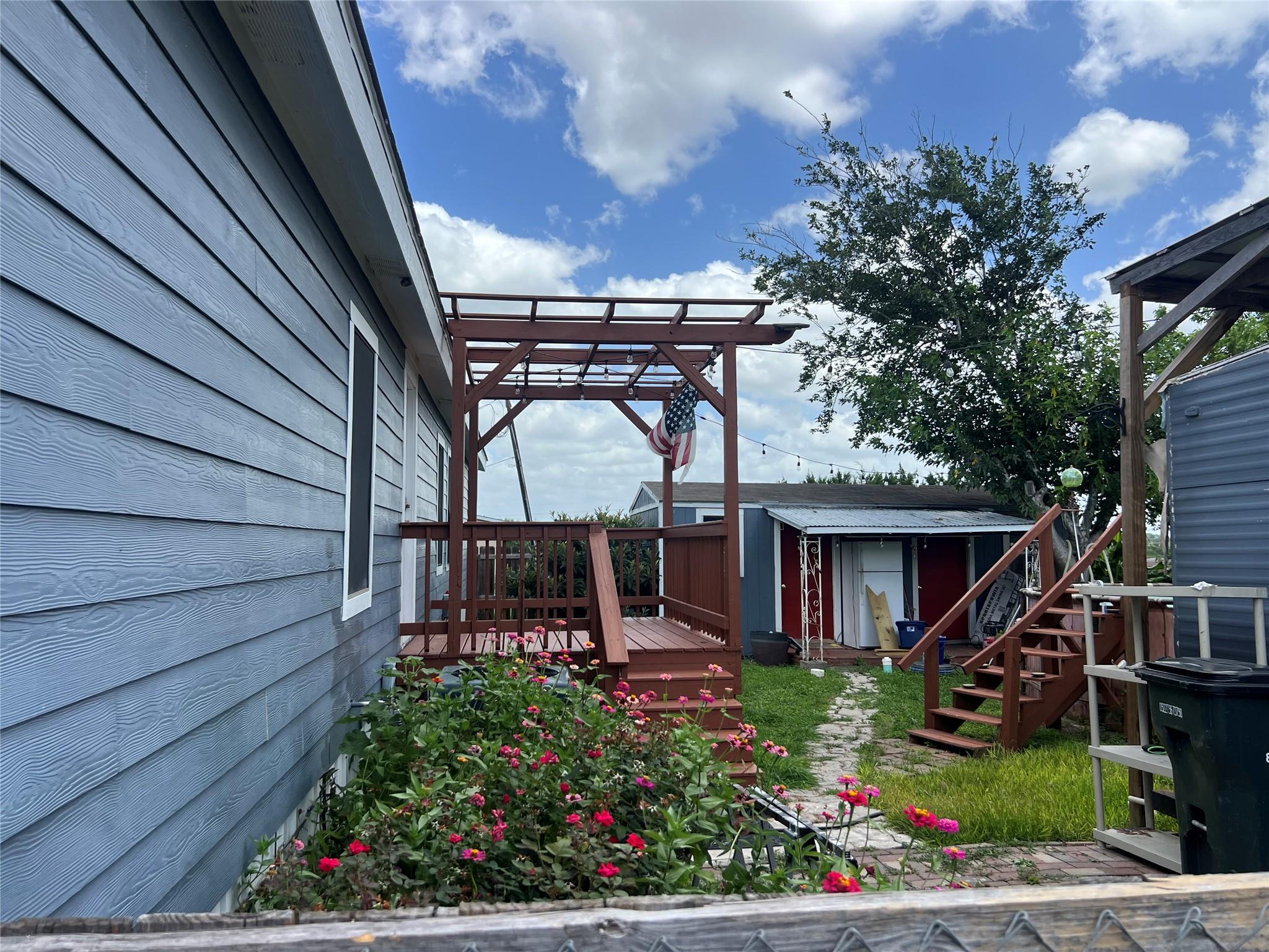 330 Grandview DR — photo 3