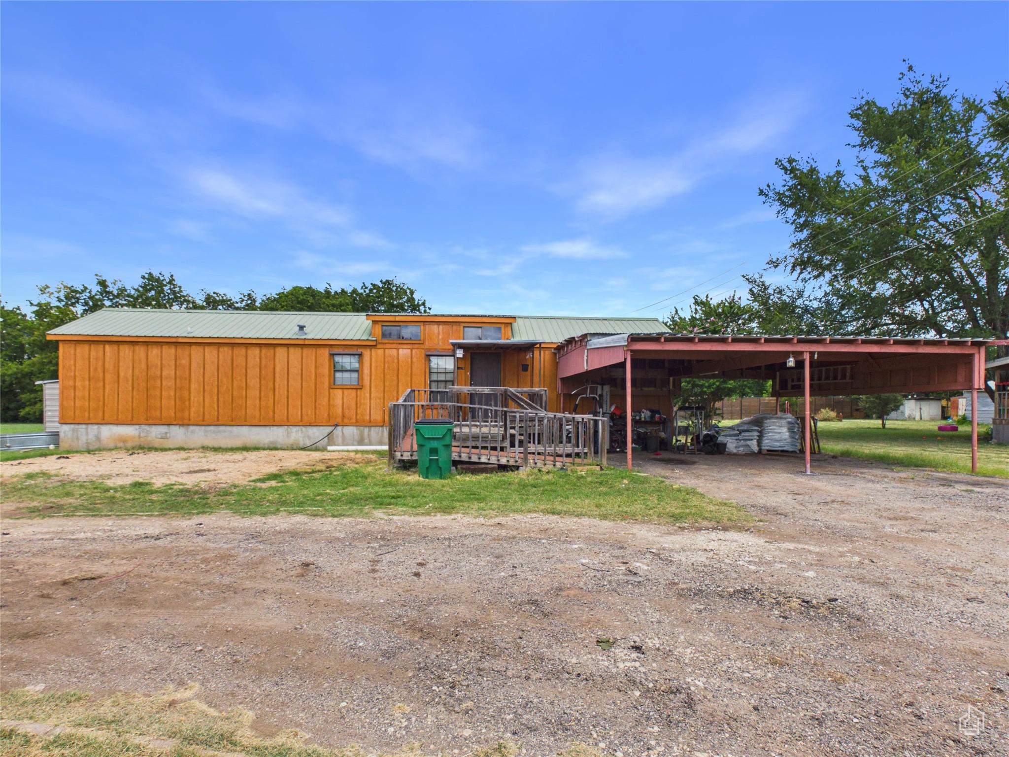 200 Mustang Ave — photo 3