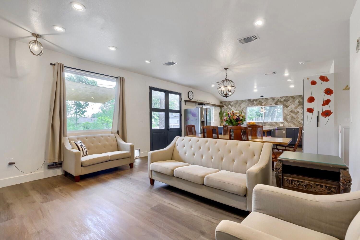 205 Rowland DR — photo 3