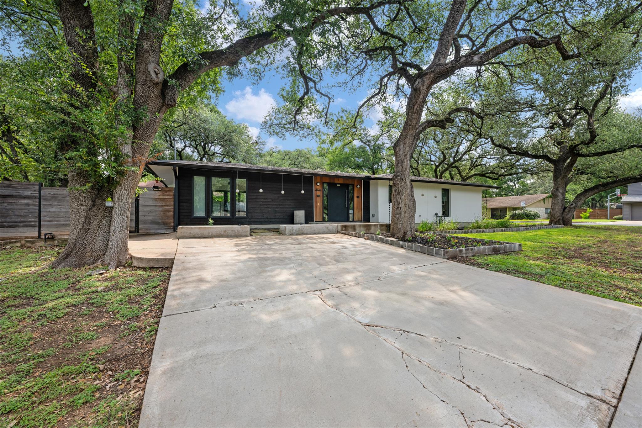 8900 Point West DR — photo 3