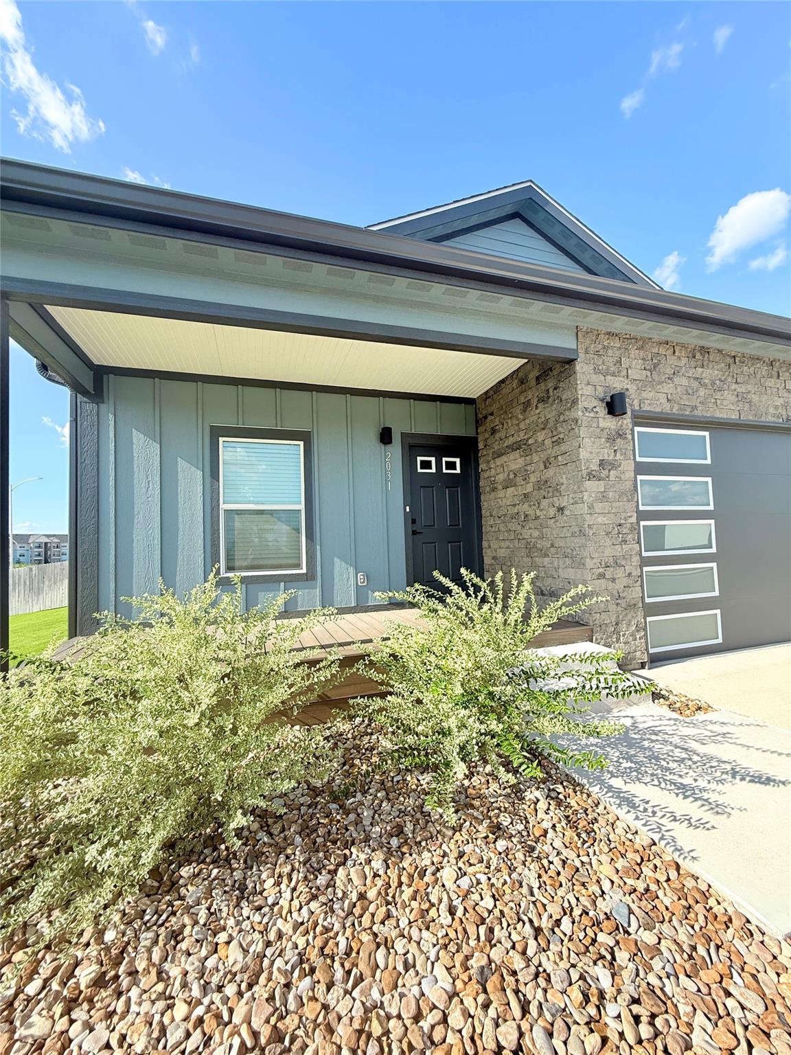 2031 Applewood DR — photo 3