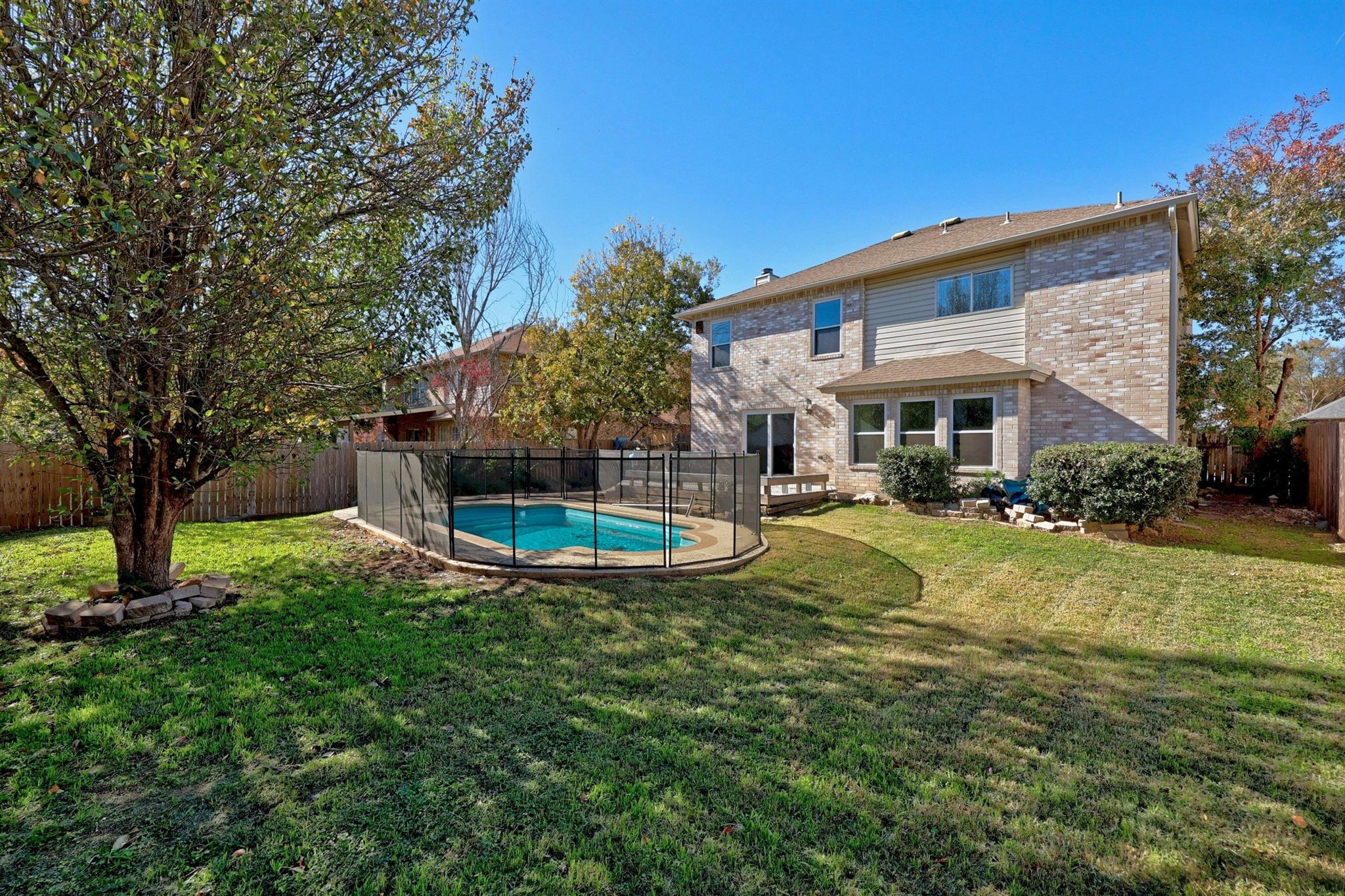 2114 Milan DR — photo 3