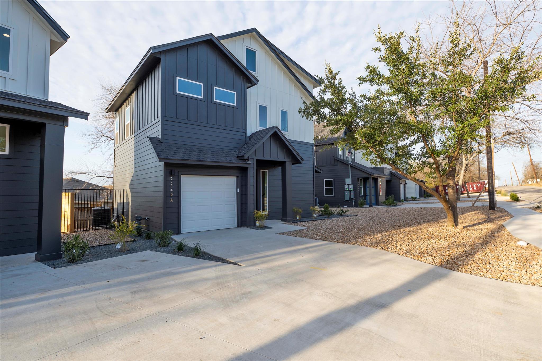 2220 Yellow Jacket LN #1 — photo 4