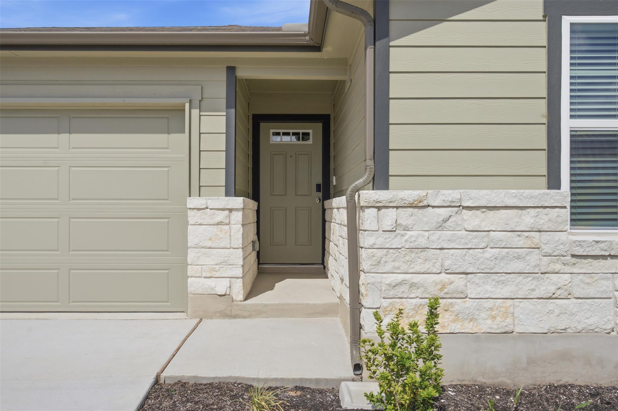 121 Honey Bee RD — photo 3