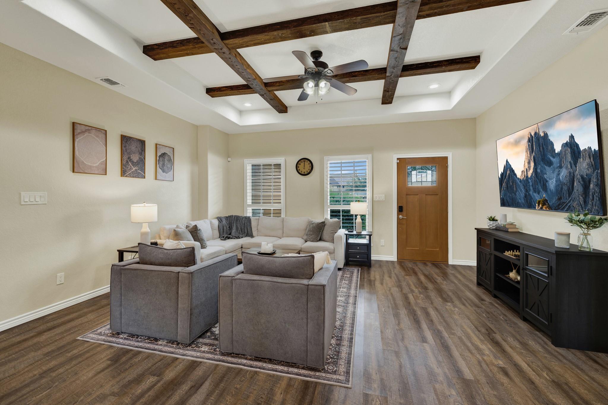 596 Riviera DR — photo 4